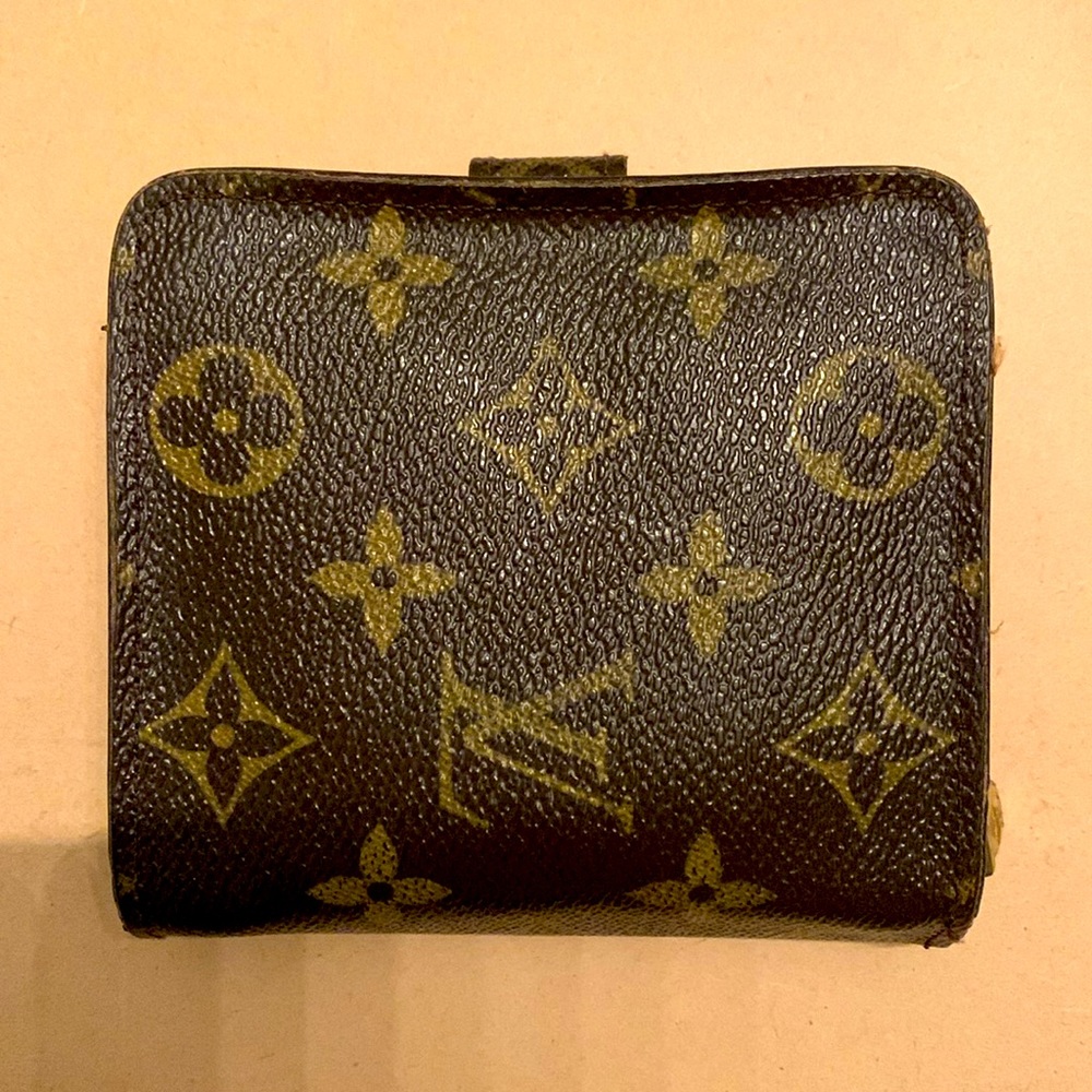 SOLD - Authentic LOUIS VUITTON Compact Zip Bi-Fold Monogram Wallet - Picture 3 of 15